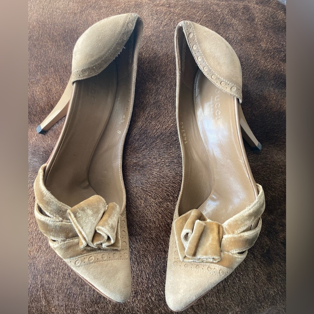 GUCCI Beige Suede Velvet 36.5 D'orsay Pumps 6.5 Shoes Heels Taupe Classic Mint!